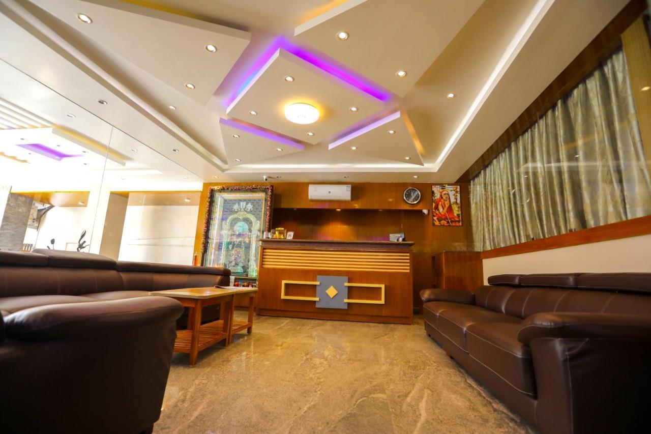 ホテル Nitheesh Residency カーンチープラム エクステリア 写真