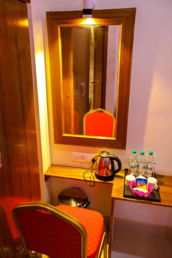 ホテル Nitheesh Residency カーンチープラム エクステリア 写真