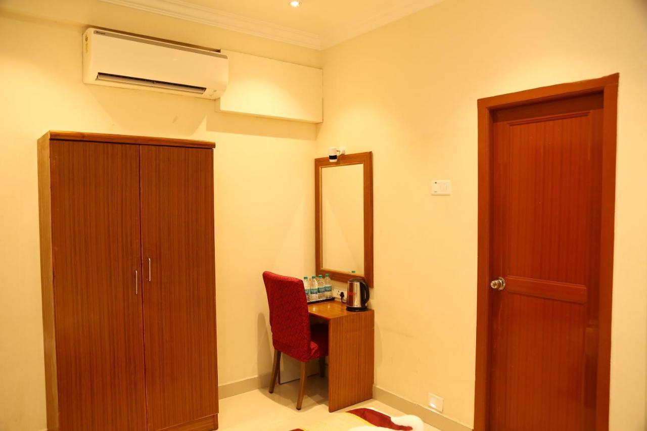 ホテル Nitheesh Residency カーンチープラム エクステリア 写真