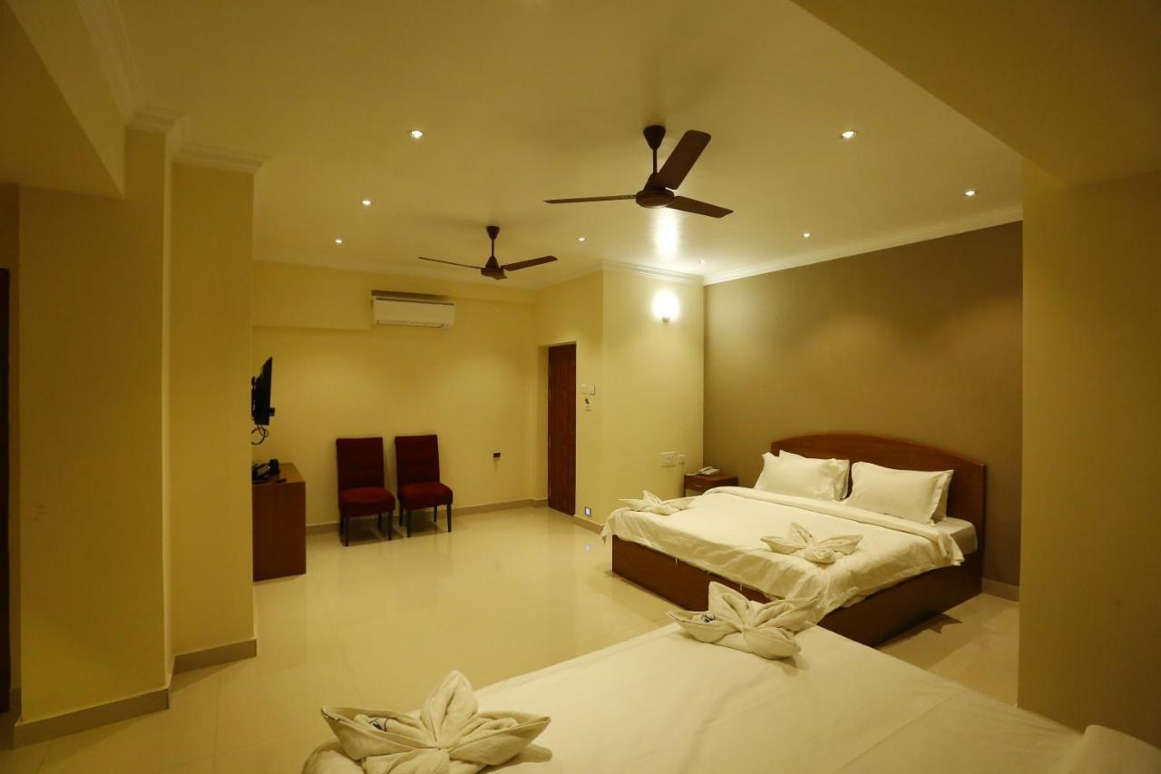 ホテル Nitheesh Residency カーンチープラム エクステリア 写真